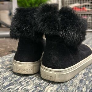 Vince shoes, great condition. No size fits like a 7 1/2 to 8.
